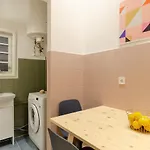 Apartament Cosy In District.